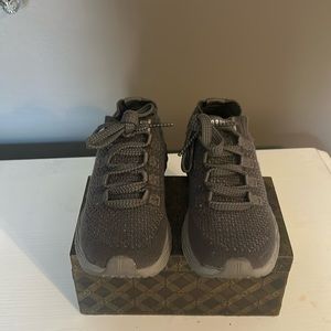 NoBull women’s size 6 merino wool knit runner(aspire). Dark Fallen Rock. EUC.